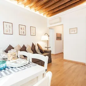 casa-claudia-ai-frari.hotelslidodijesolo.com/